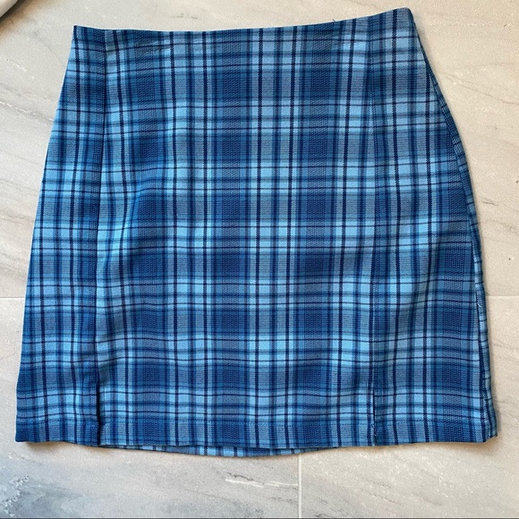 Brandy Melville Bundle Paige Top And Cara Mini Skirt - Picture 6 of 10